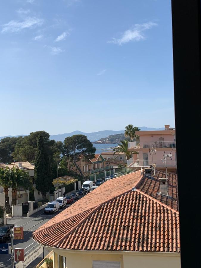 Plage A 200 Metres. Vue Mer Et Esterel ! Renove Apartment Saint-Raphael  Ngoại thất bức ảnh