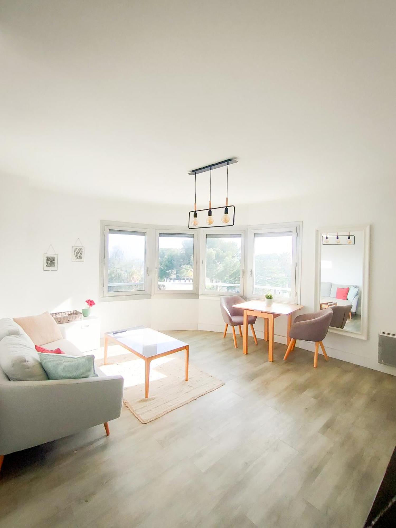 Plage A 200 Metres. Vue Mer Et Esterel ! Renove Apartment Saint-Raphael  Ngoại thất bức ảnh